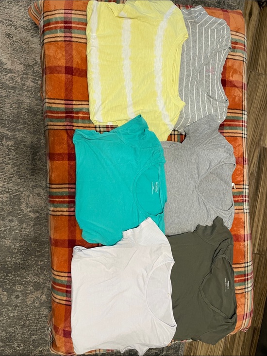 Motherhood Maternity Tops - Size medium maternity tshirt bundle